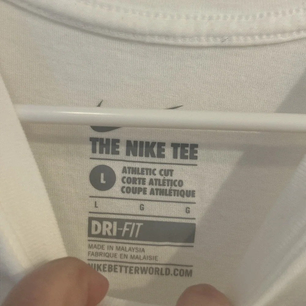 The Nike Tee Shirt‎ Mens Large Dri Fit Swoosh Logo Short Sleeve White